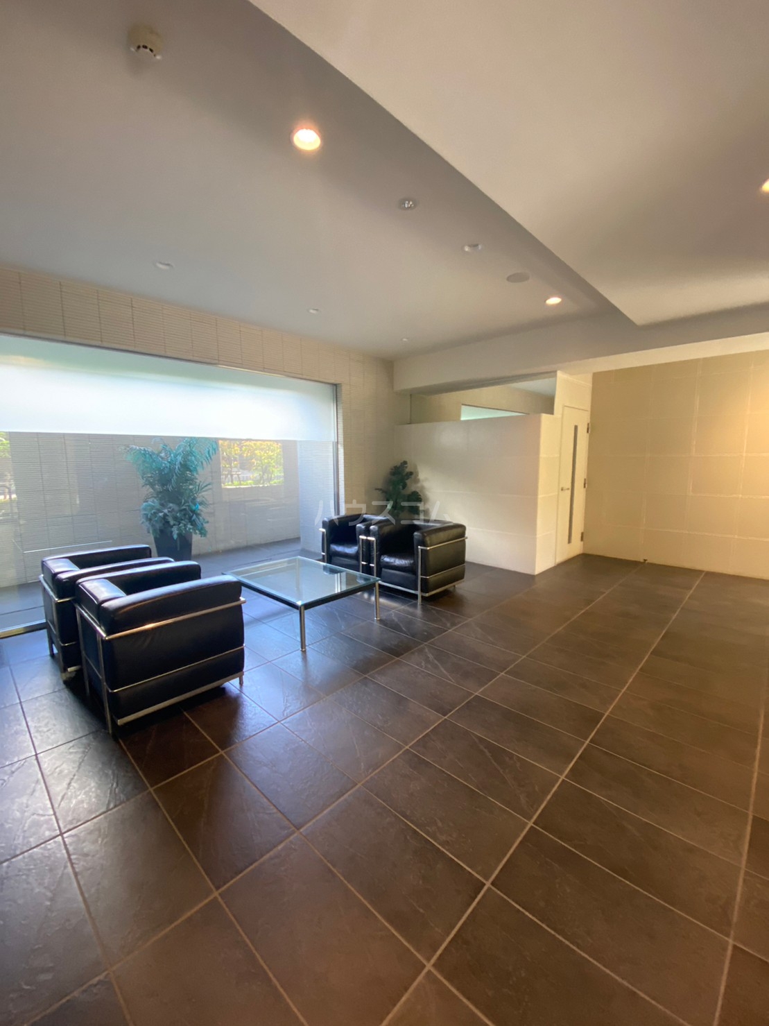 19/26 エントランス