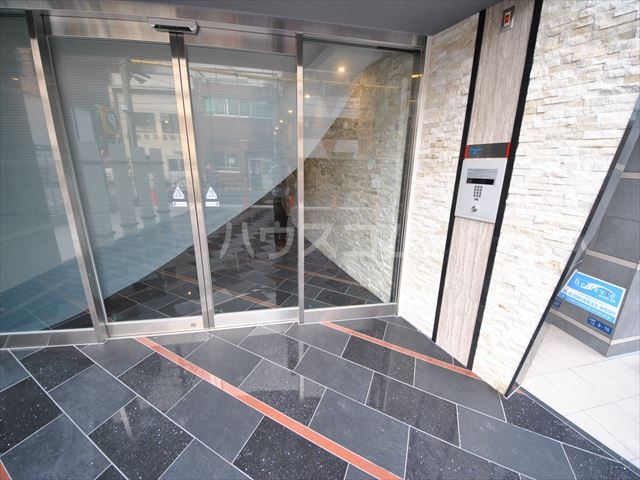 21/30 エントランス