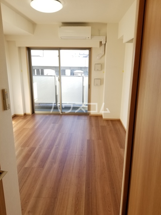 23/30 エントランス