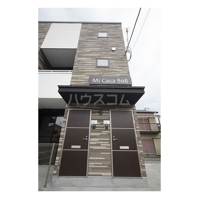 27/30 エントランス