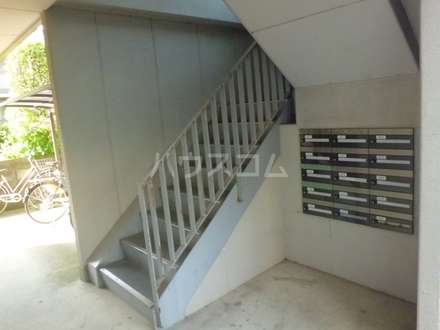 25/30 エントランス