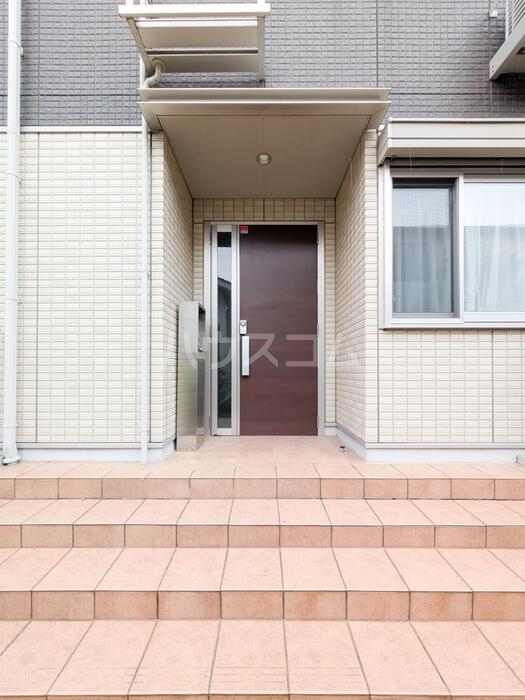 23/30 エントランス