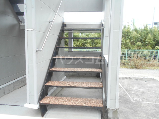 26/30 エントランス