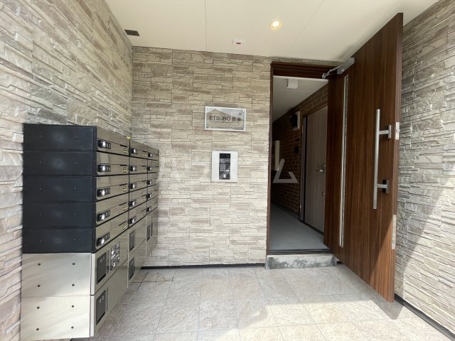 21/30 エントランス