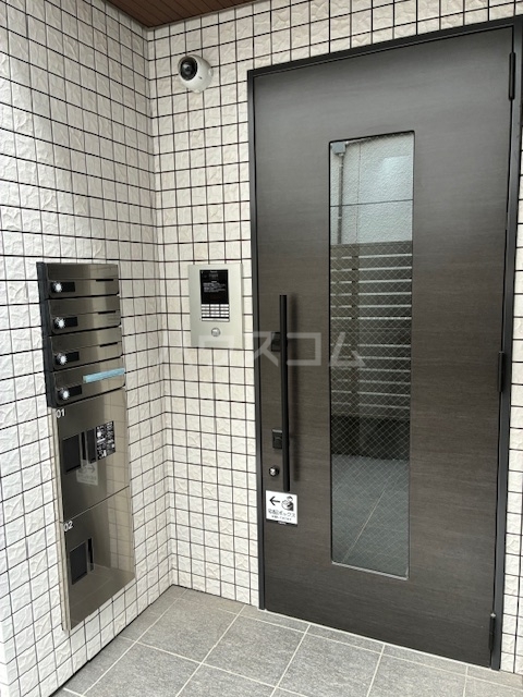 18/21 エントランス