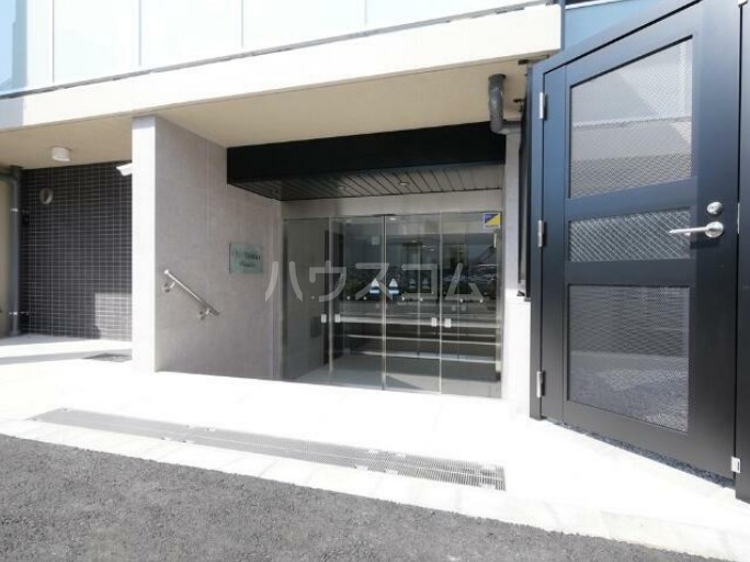 24/30 エントランス