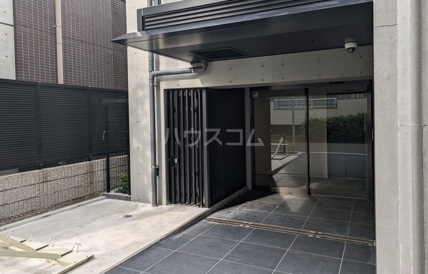 14/18 エントランス