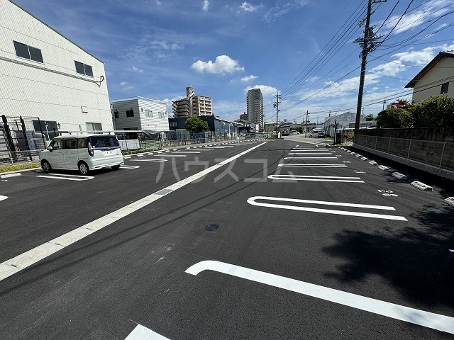 22/28 駐車場