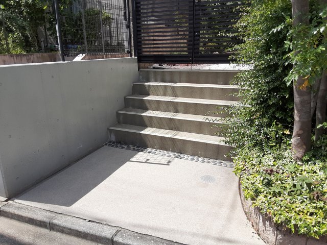 17/19 エントランス