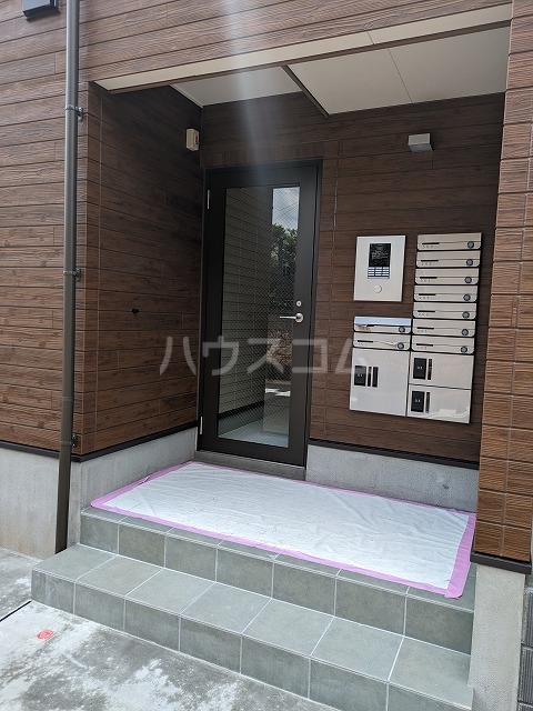 21/30 エントランス