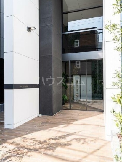 16/19 エントランス