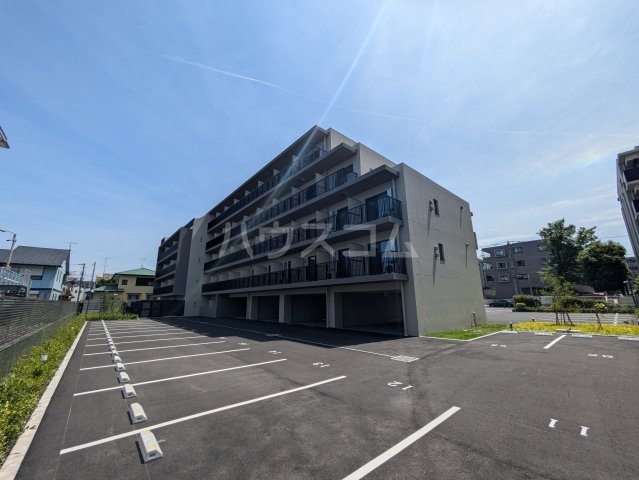 27/30 駐車場