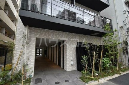 23/25 エントランス