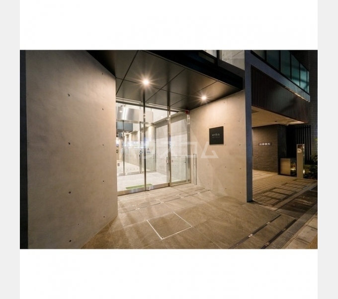 18/25 エントランス