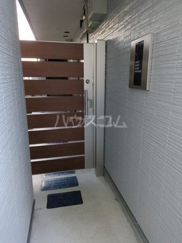 23/24 エントランス