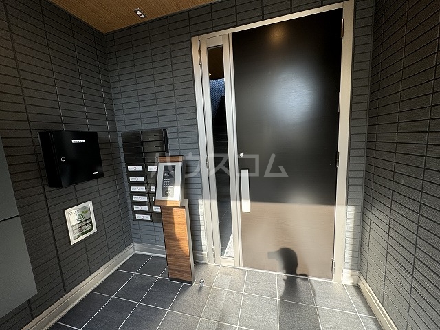 25/30 エントランス