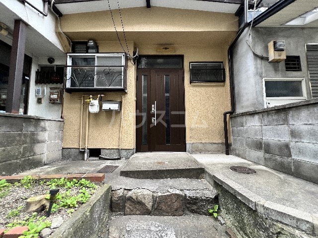 24/30 エントランス