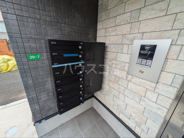 24/30 エントランス