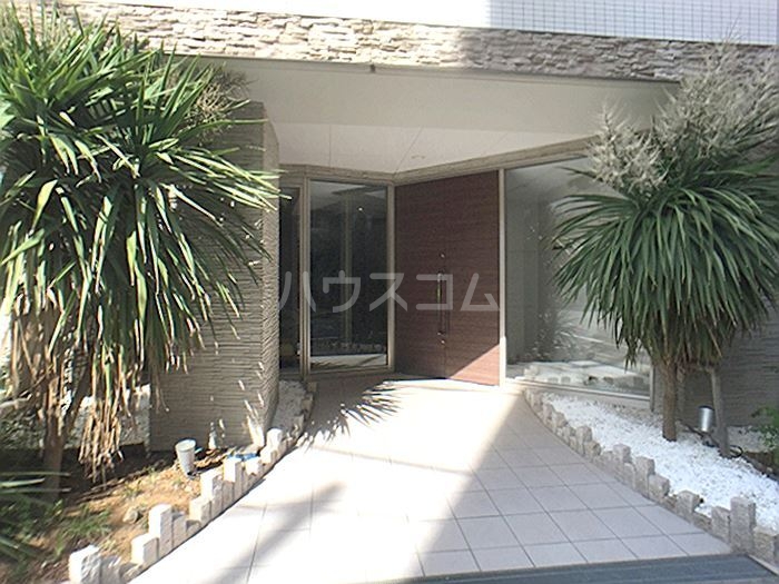 16/25 エントランス