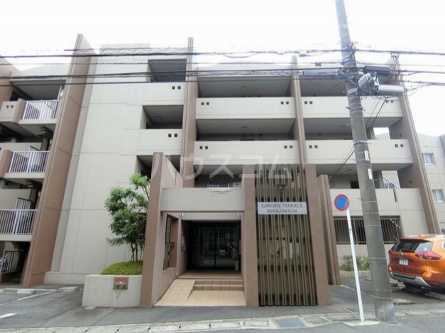 21/28 エントランス