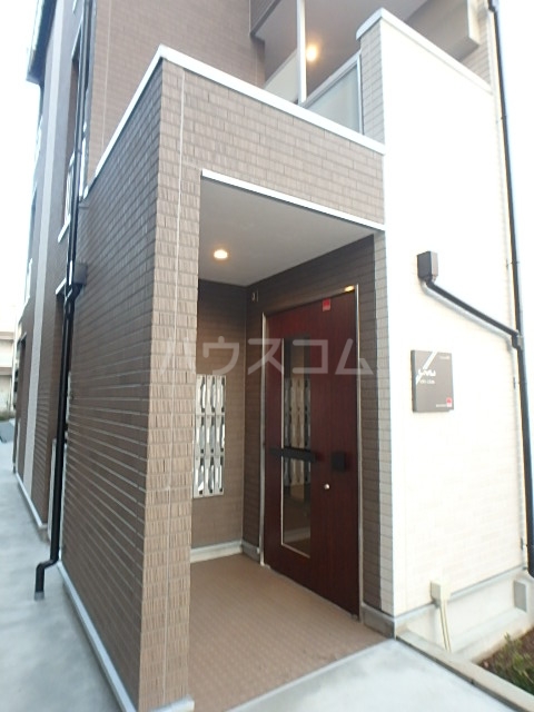 18/27 エントランス