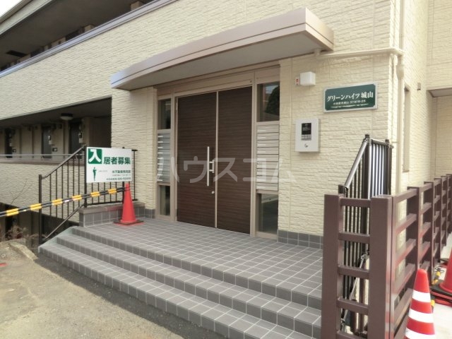 27/30 エントランス