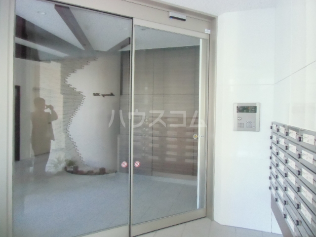 22/28 エントランス