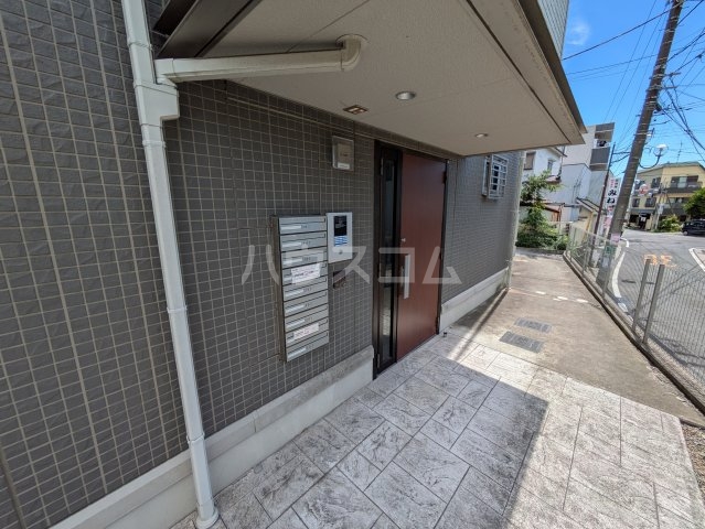 28/30 エントランス