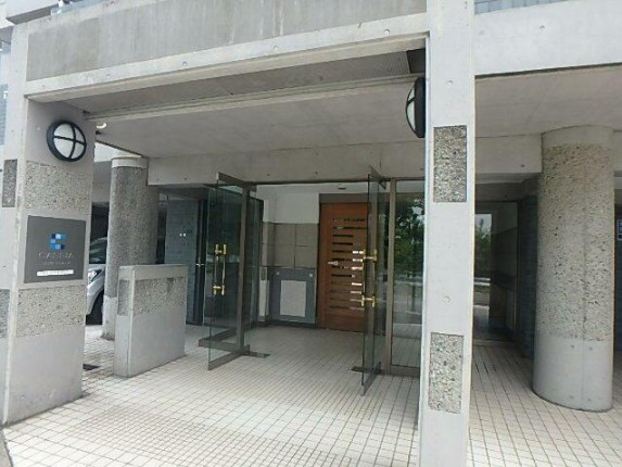 24/30 エントランス