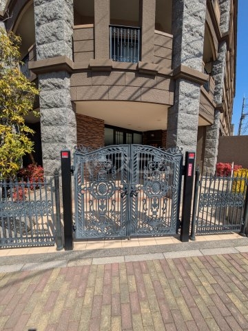 28/30 エントランス