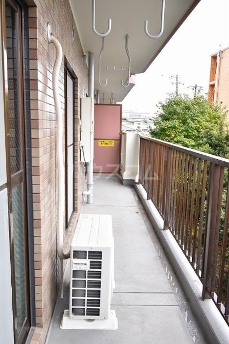 17/19 エントランス