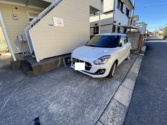 28/30 駐車場