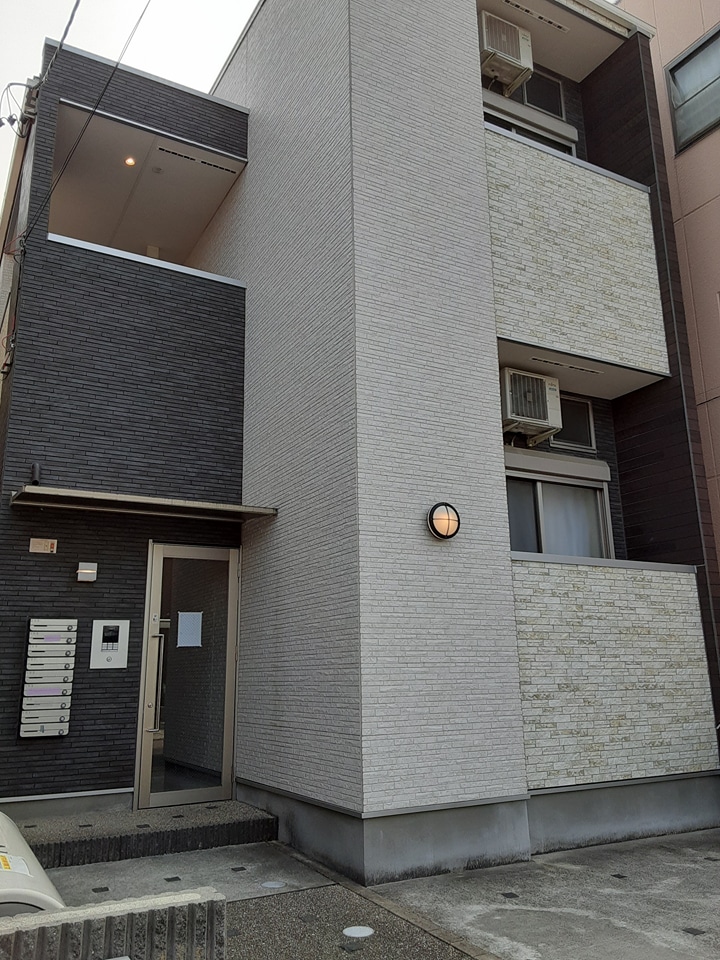 20/27 エントランス