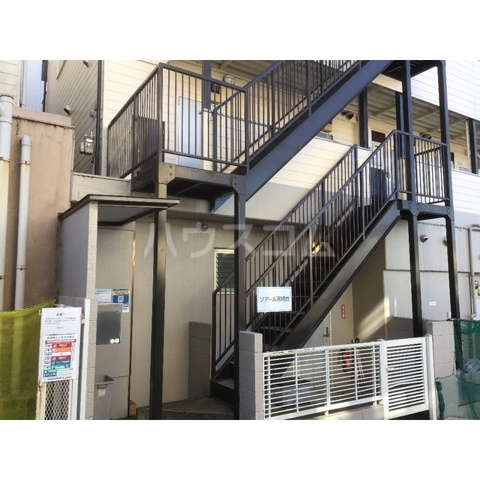 24/30 エントランス