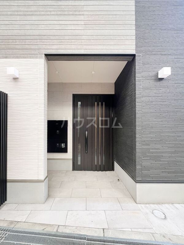 14/23 エントランス