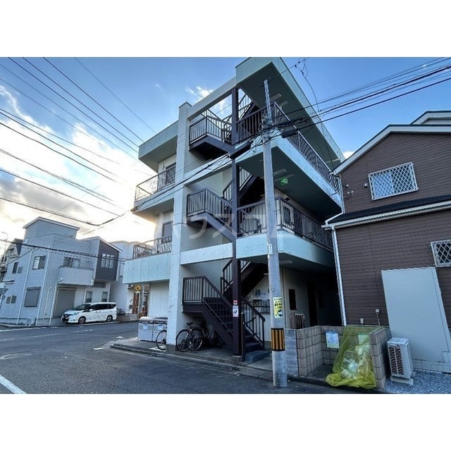 28/30 エントランス