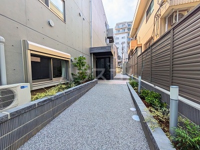 21/25 エントランス