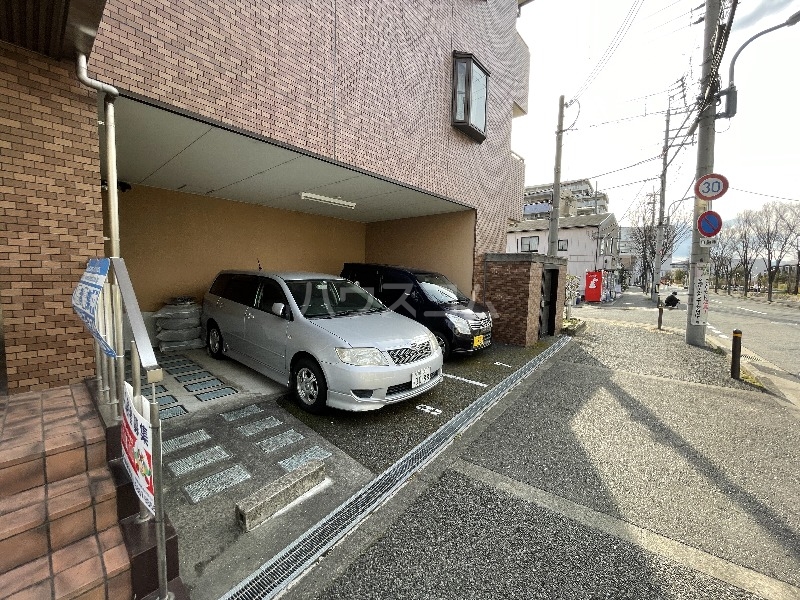 26/30 駐車場