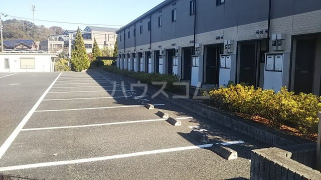 13/17 駐車場