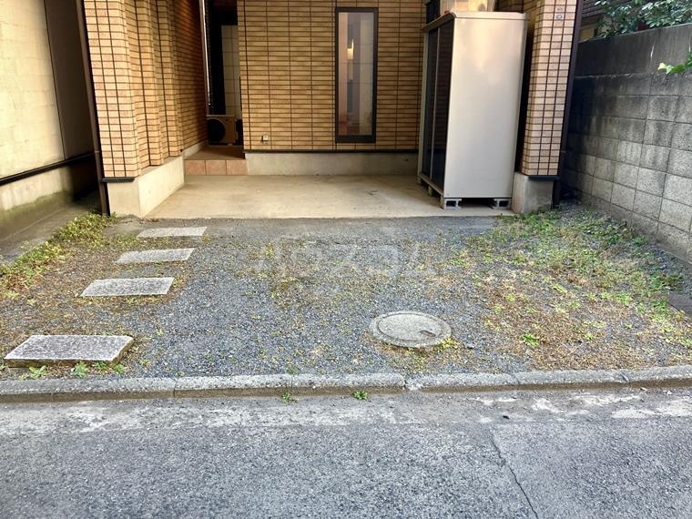 16/17 駐車場