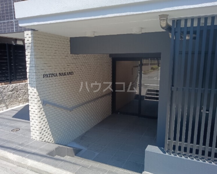 23/30 エントランス