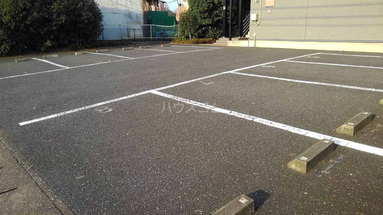 17/17 駐車場