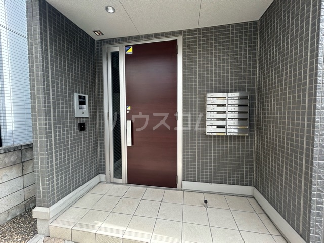 24/30 エントランス