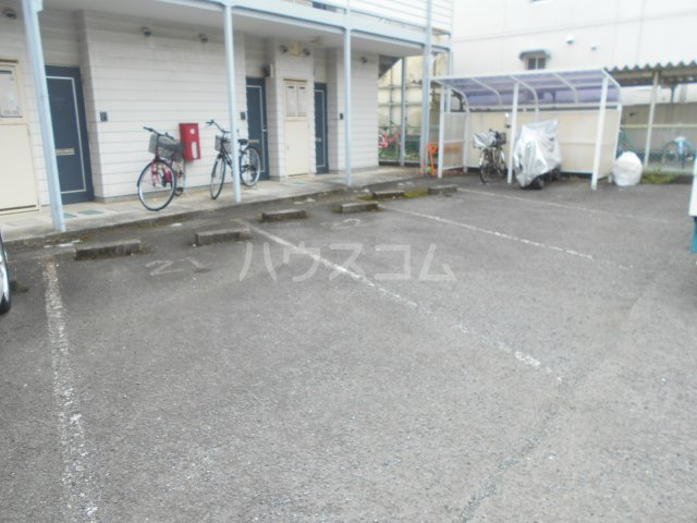 28/30 駐車場