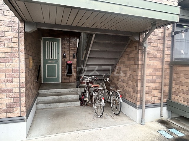 27/30 エントランス