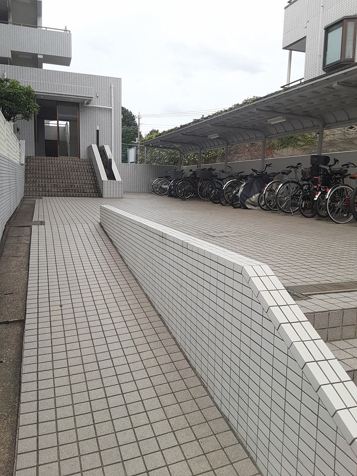 26/30 エントランス