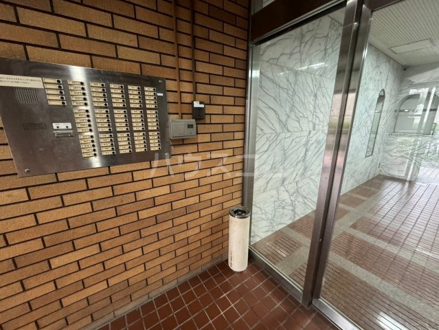 19/21 エントランス