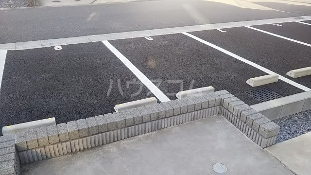 16/16 駐車場