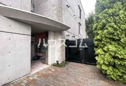 18/20 エントランス