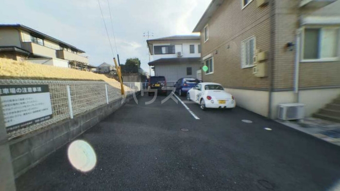 14/14 駐車場